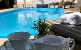 Vila Hashigute - HOSTEL FEMININO e Chalés Privativos